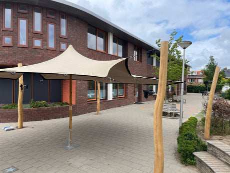Stretchtent met vaste palen